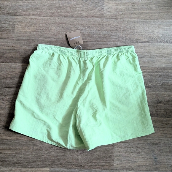 NWT Patagonia Women Baggies Shorts 5" Women Size Medium Salamander Green - Picture 2 of 5